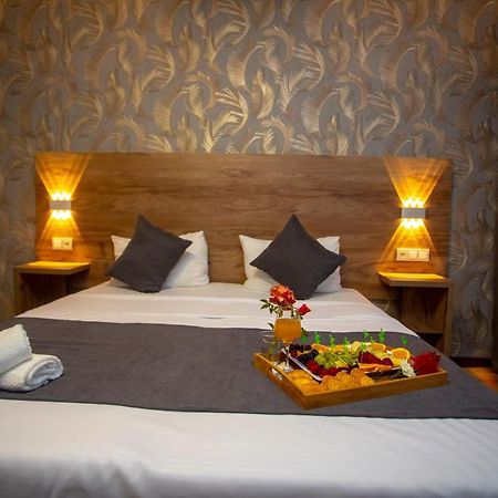 Pollux Hotel Batumi Exterior photo