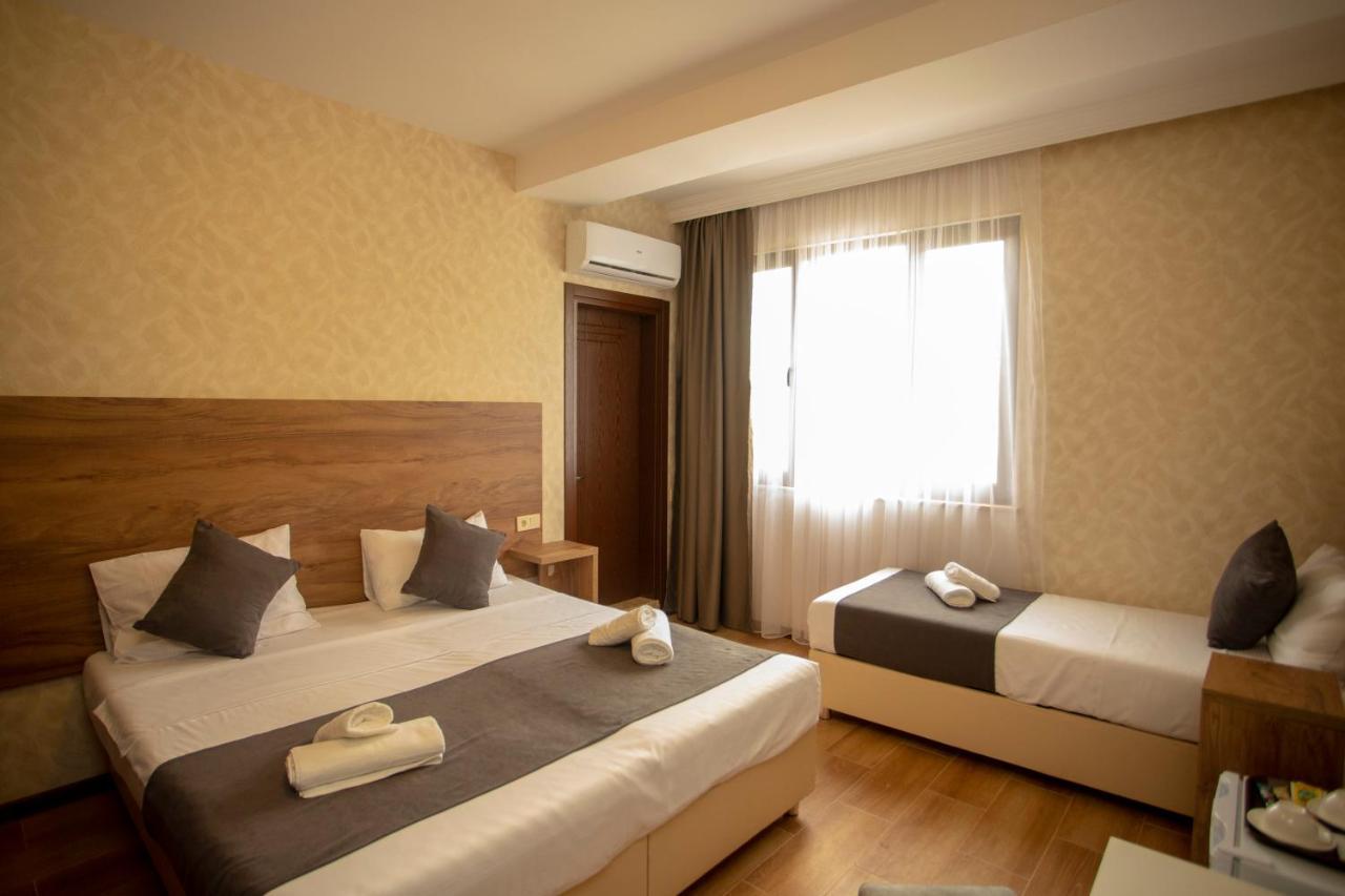 Pollux Hotel Batumi Exterior photo